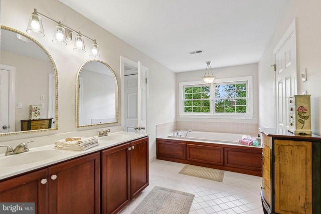 79 MILBOB DR, Ivyland, PA 18974