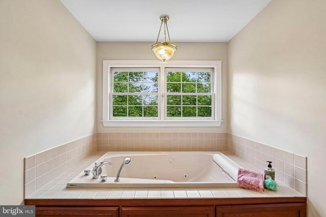 79 MILBOB DR, Ivyland, PA 18974