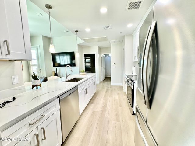 2032 E River Rd Unit 200, Tucson, AZ 85718