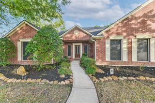 617 Woodview Drive, Friendswood, TX 77546