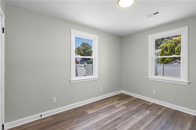 2526 Heutte DR, Norfolk, VA 23518