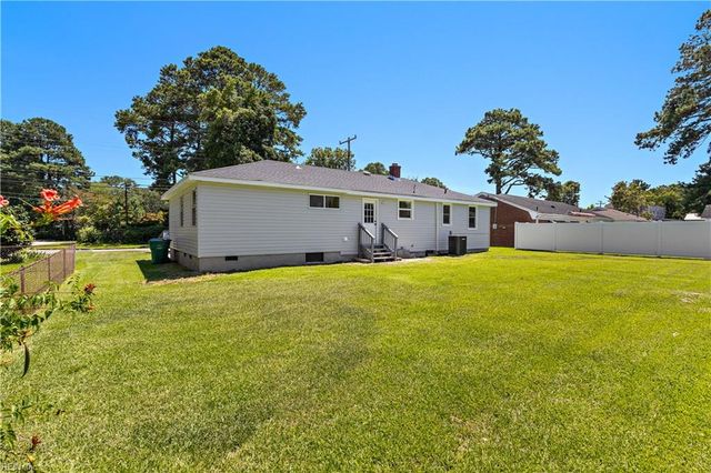 2526 Heutte DR, Norfolk, VA 23518
