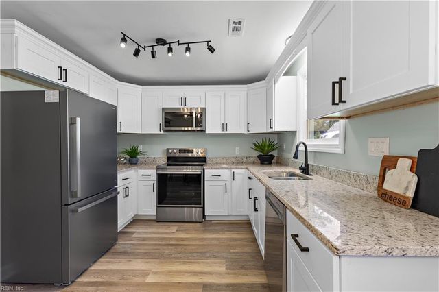 2526 Heutte DR, Norfolk, VA 23518