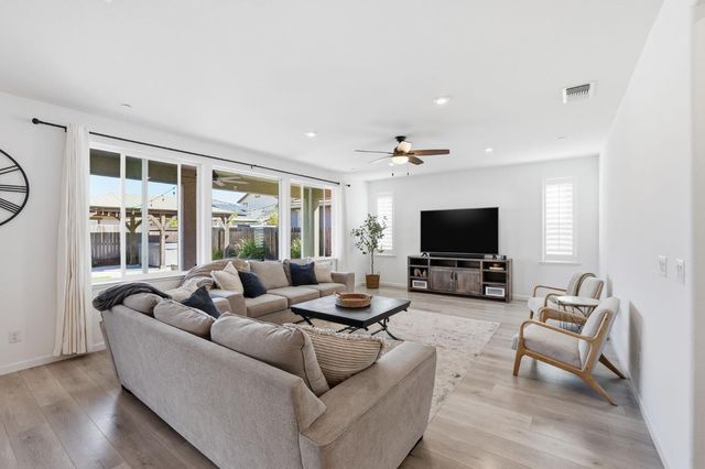 4080 Peabody Way, Roseville, CA 95747