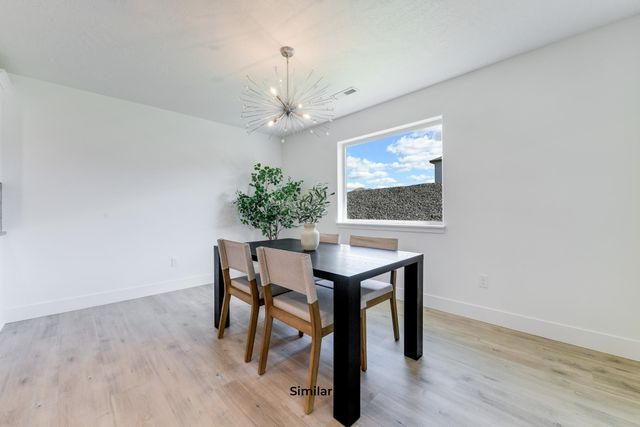 36 W 12th St, Deer Park, WA 99006