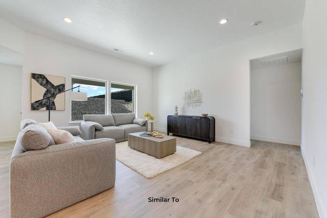 36 W 12th St, Deer Park, WA 99006