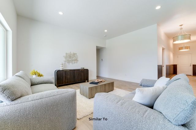 36 W 12th St, Deer Park, WA 99006