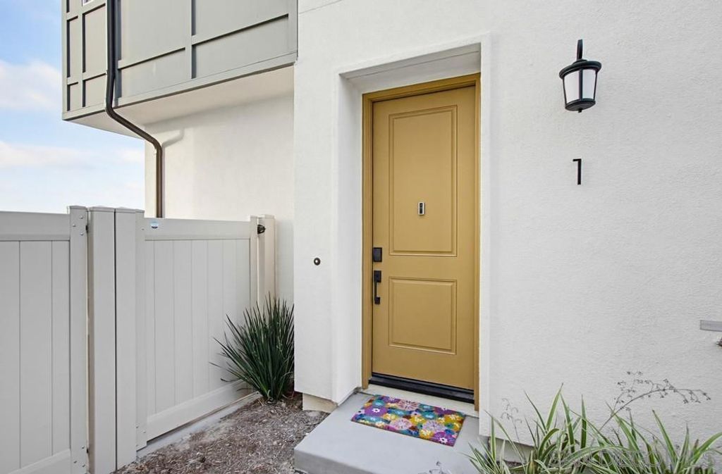 Image 3 of property listing at 797 Mateo St. 1, Chula Vista, CA 91911