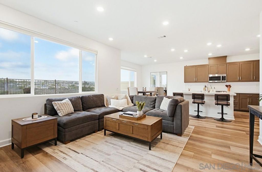 Image 4 of property listing at 797 Mateo St. 1, Chula Vista, CA 91911