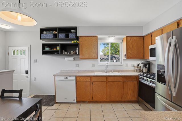 8982 Beatrice Street, Livonia, MI 48150