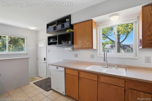 8982 Beatrice Street, Livonia, MI 48150