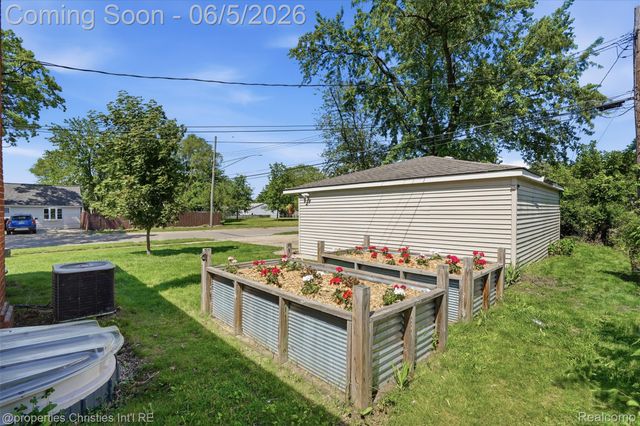 8982 Beatrice Street, Livonia, MI 48150