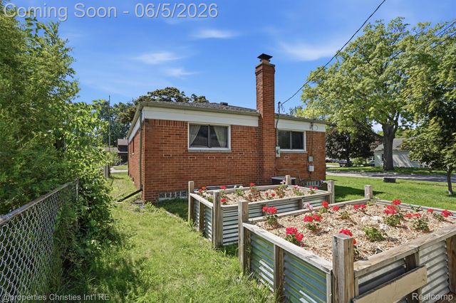 8982 Beatrice Street, Livonia, MI 48150
