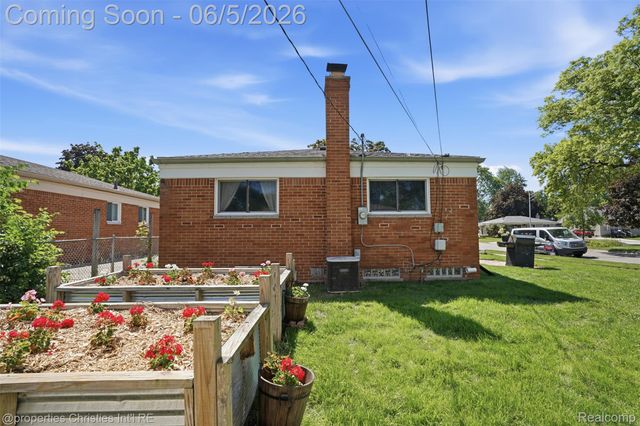8982 Beatrice Street, Livonia, MI 48150