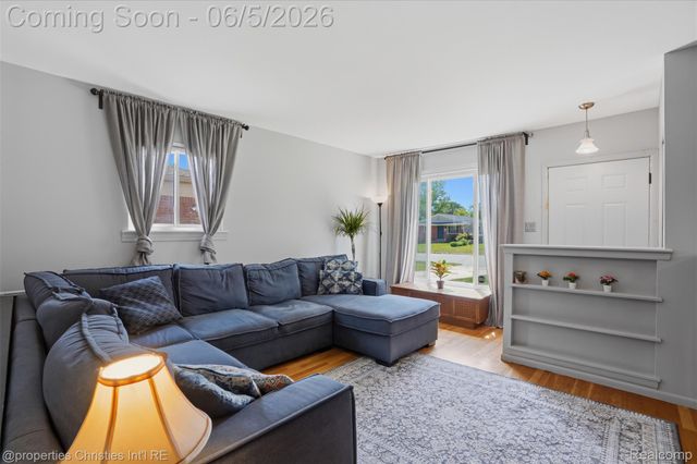 8982 Beatrice Street, Livonia, MI 48150