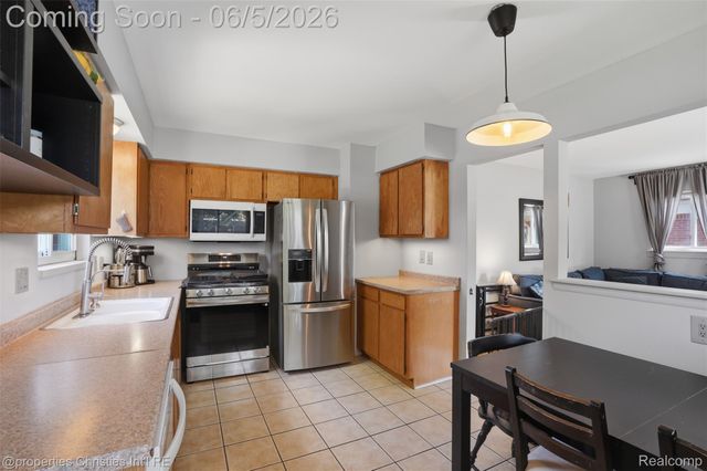 8982 Beatrice Street, Livonia, MI 48150