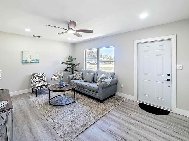 2338 2nd Court, Other Florida, FL 32962