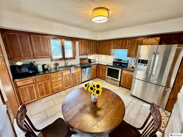 6441 S 41st Street, Lincoln, NE 68516