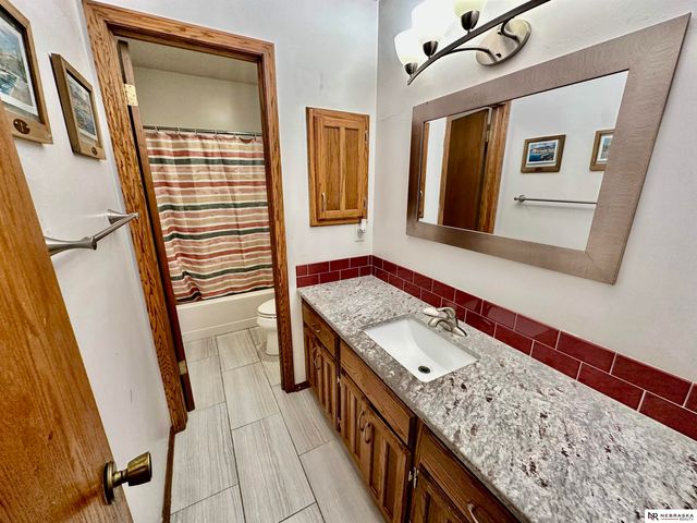 6441 S 41st Street, Lincoln, NE 68516