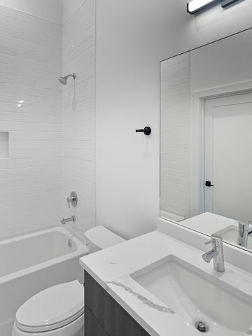 1304 S Ashland Avenue 300, Chicago, IL 60608