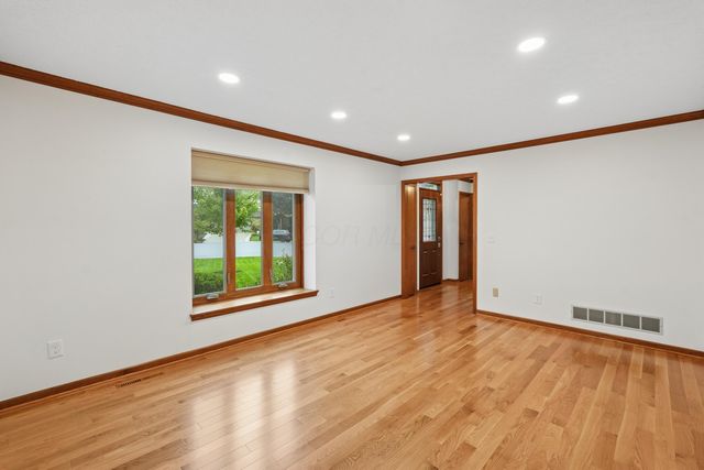 8414 Netherlands Place, Columbus, OH 43235