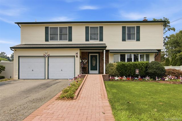 1 Geoffrey Avenue, Syosset, NY 11791