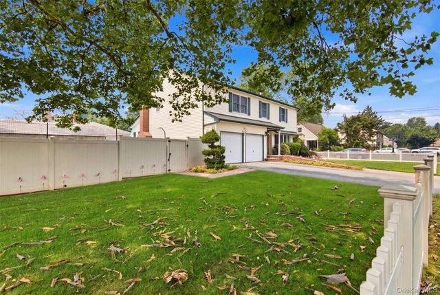 1 Geoffrey Avenue, Syosset, NY 11791