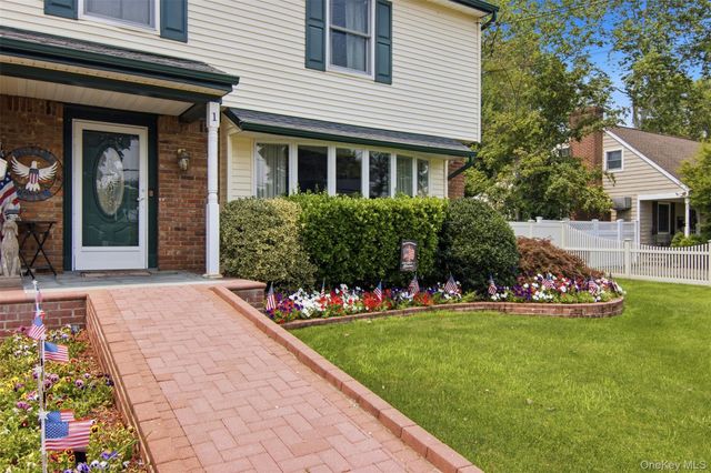 1 Geoffrey Avenue, Syosset, NY 11791