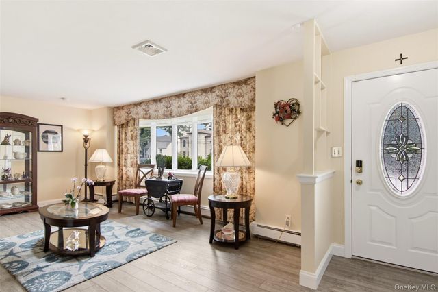1 Geoffrey Avenue, Syosset, NY 11791