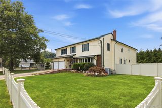 1 Geoffrey Avenue, Syosset, NY 11791