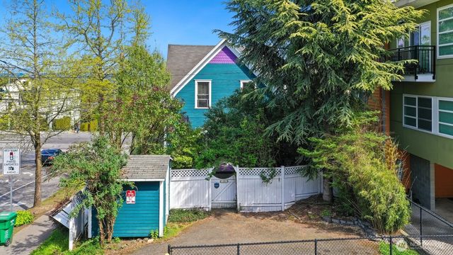 137 23rd Avenue E, Seattle, WA 98112