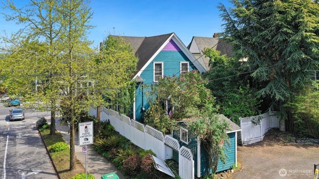 137 23rd Avenue E, Seattle, WA 98112