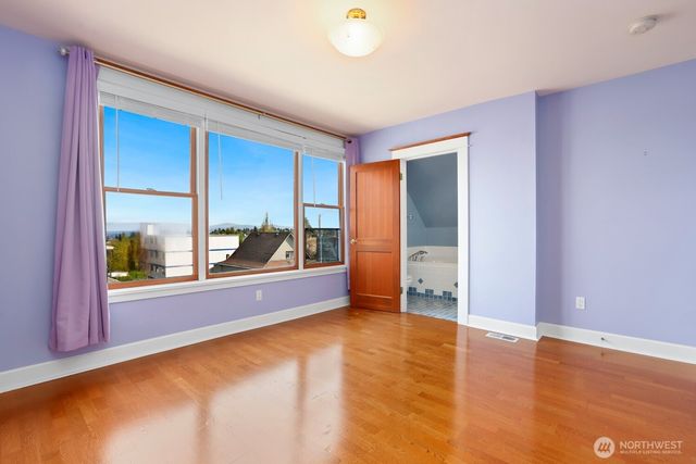 137 23rd Avenue E, Seattle, WA 98112