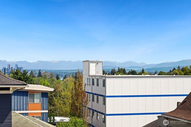 137 23rd Avenue E, Seattle, WA 98112