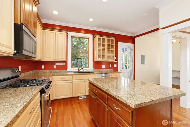 137 23rd Avenue E, Seattle, WA 98112