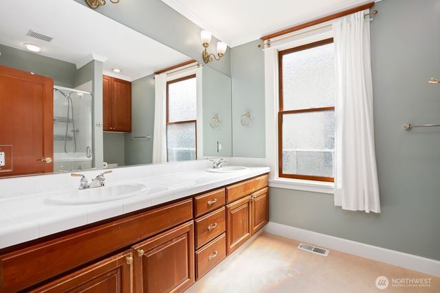 137 23rd Avenue E, Seattle, WA 98112