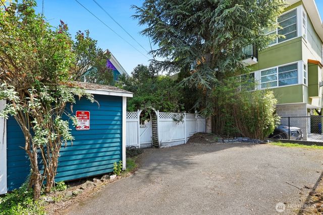 137 23rd Avenue E, Seattle, WA 98112