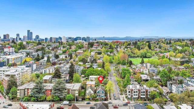 137 23rd Avenue E, Seattle, WA 98112