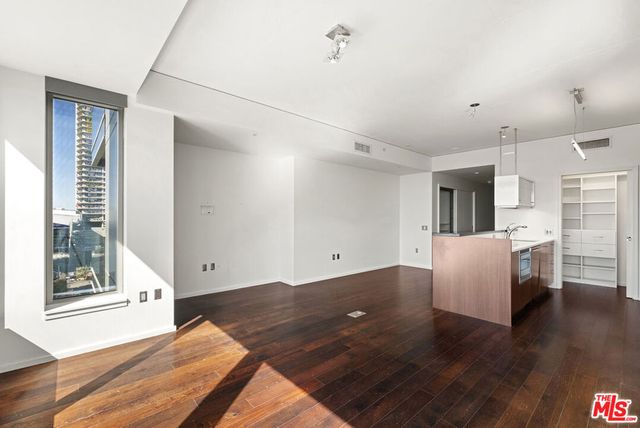 1155 S Grand Avenue 1103, Los Angeles, CA 90015