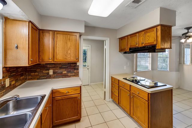 8311 Amurwood Drive, Tomball, TX 77375