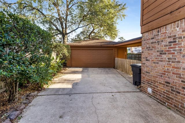 8311 Amurwood Drive, Tomball, TX 77375