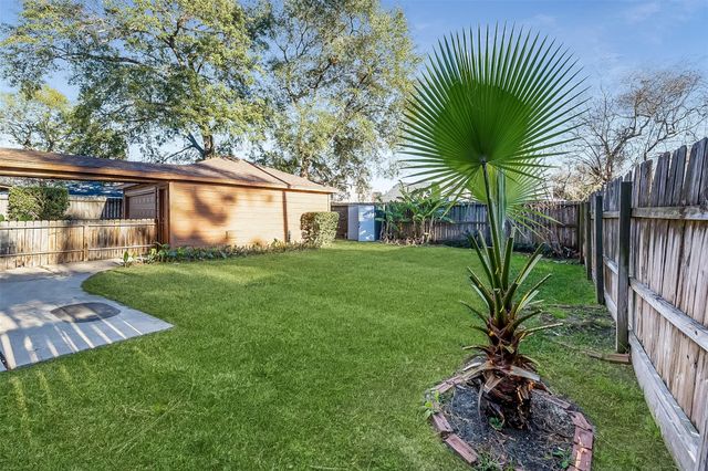 8311 Amurwood Drive, Tomball, TX 77375