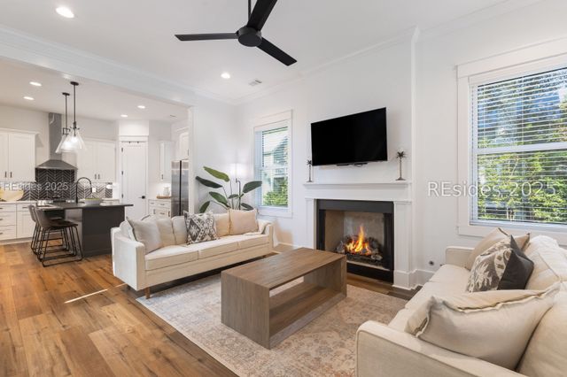 37 Park Sq S, Beaufort, SC 29907