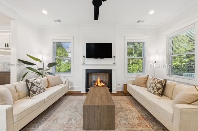 37 Park Sq S, Beaufort, SC 29907