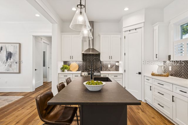 37 Park Sq S, Beaufort, SC 29907