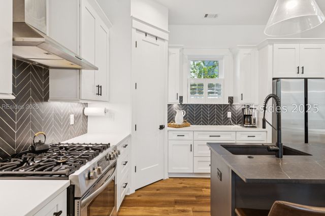 37 Park Sq S, Beaufort, SC 29907