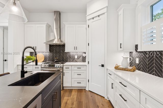 37 Park Sq S, Beaufort, SC 29907