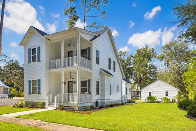 37 Park Sq S, Beaufort, SC 29907