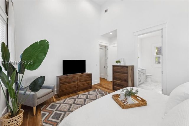 37 Park Sq S, Beaufort, SC 29907