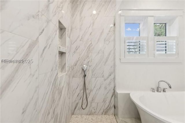 37 Park Sq S, Beaufort, SC 29907